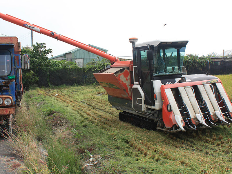 rice harvesting machine companies list